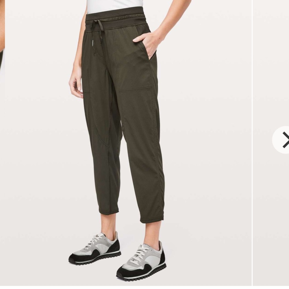 Lululemon Dance Studio Crop *25"
Dark Olive
Size 8
